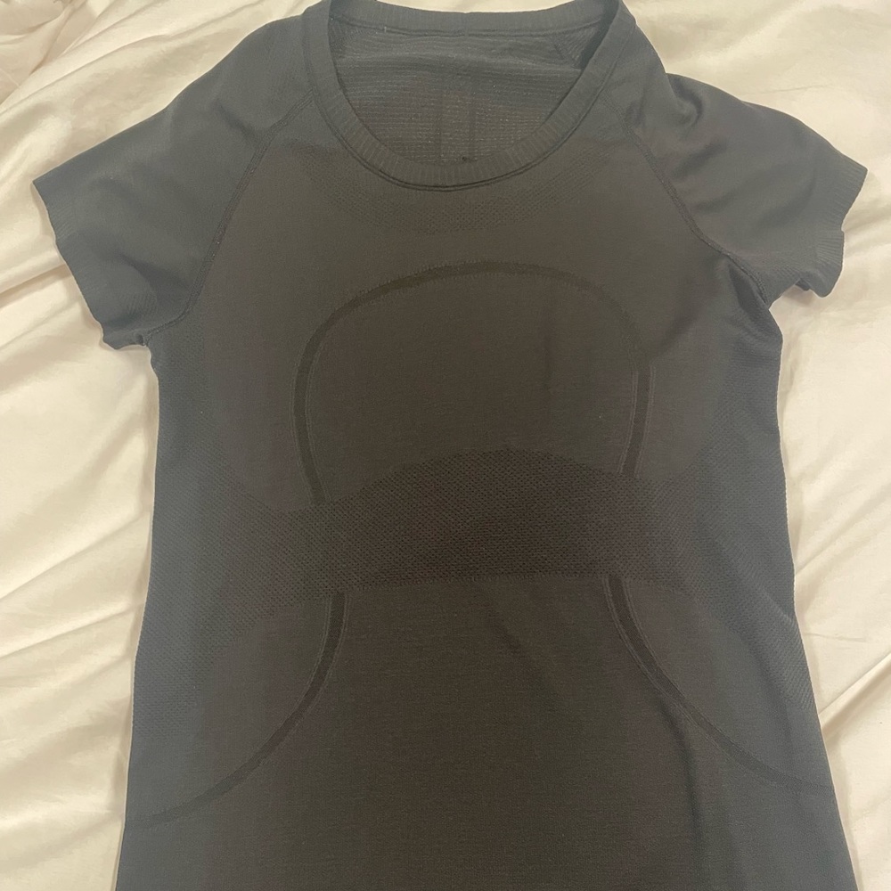 Lululemon Swiftly Tech Short Sleeve 2.0 black size 10